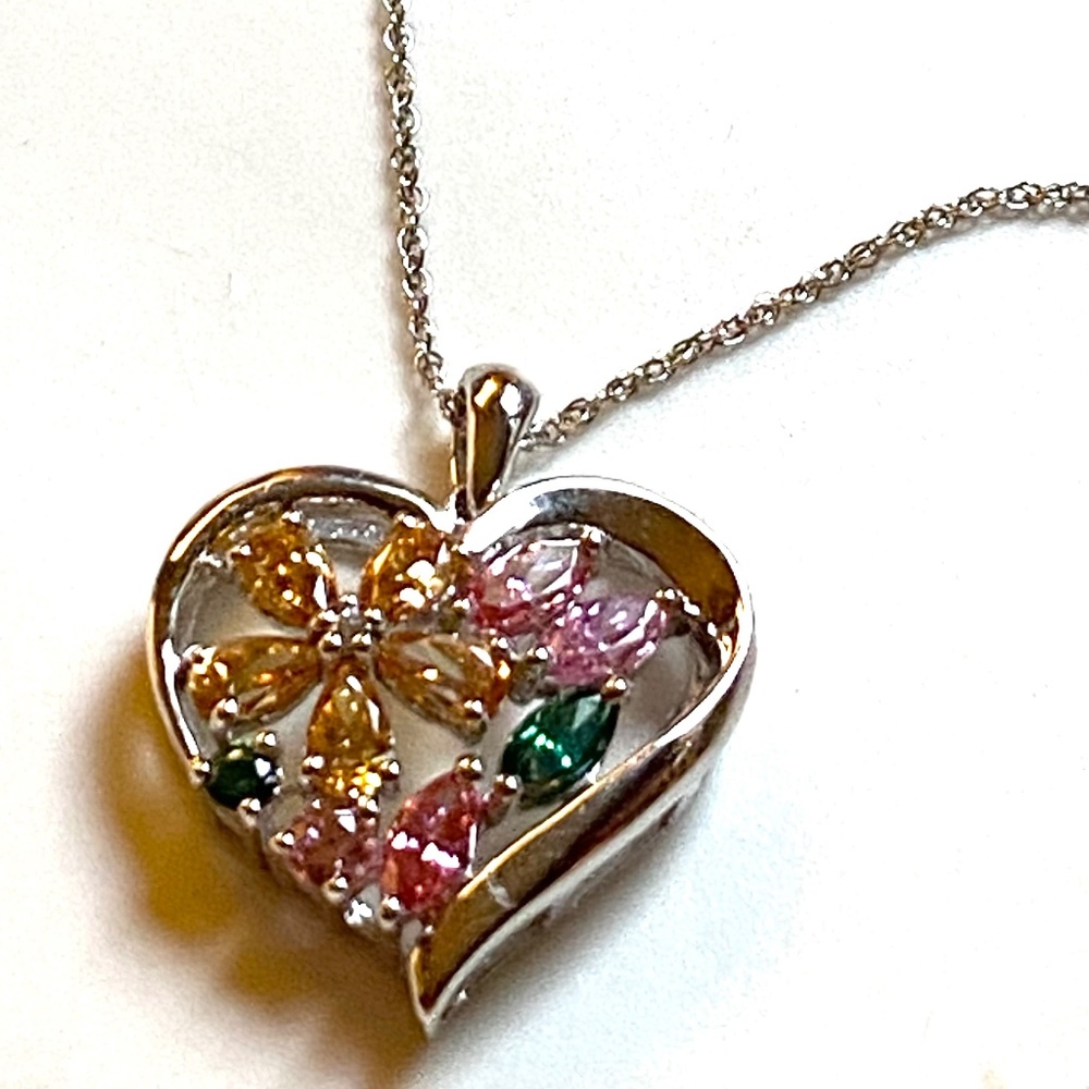 “Brilliant Facets” Sterling Silver Heart Shaped Necklace - Picture 4 of 6